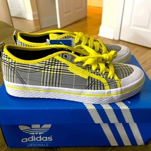 ADIDAS HONEY LO - SIZE 5